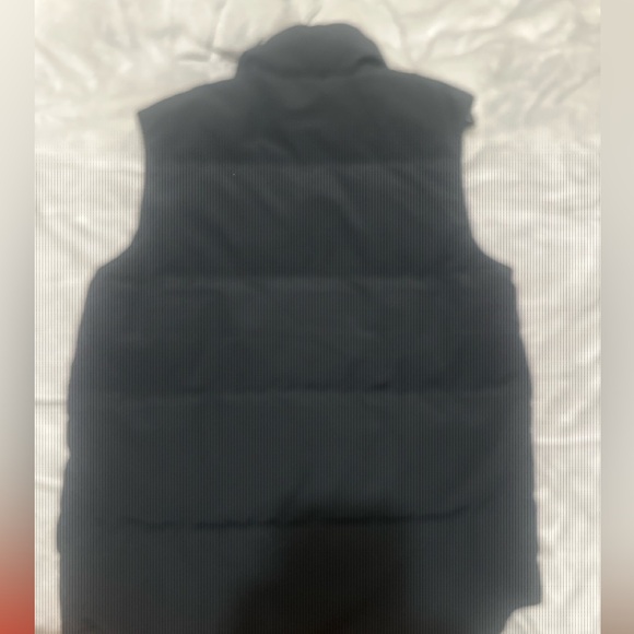 Canada goose vest worn once. Comes withh receipt - Picture 2 of 2